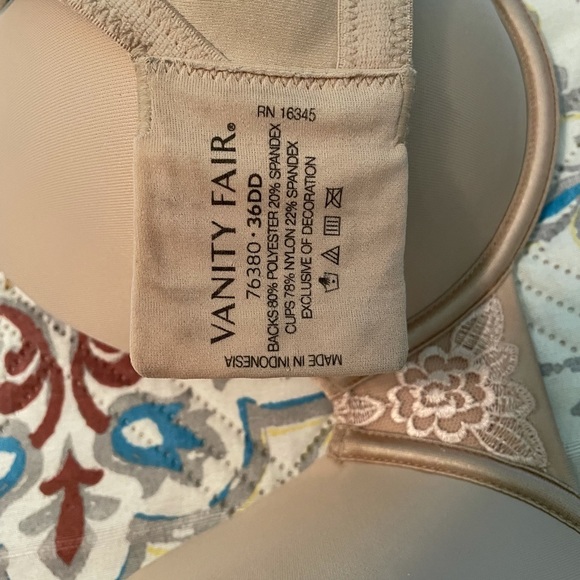 Vanity Fair bras - Picture 3 of 3